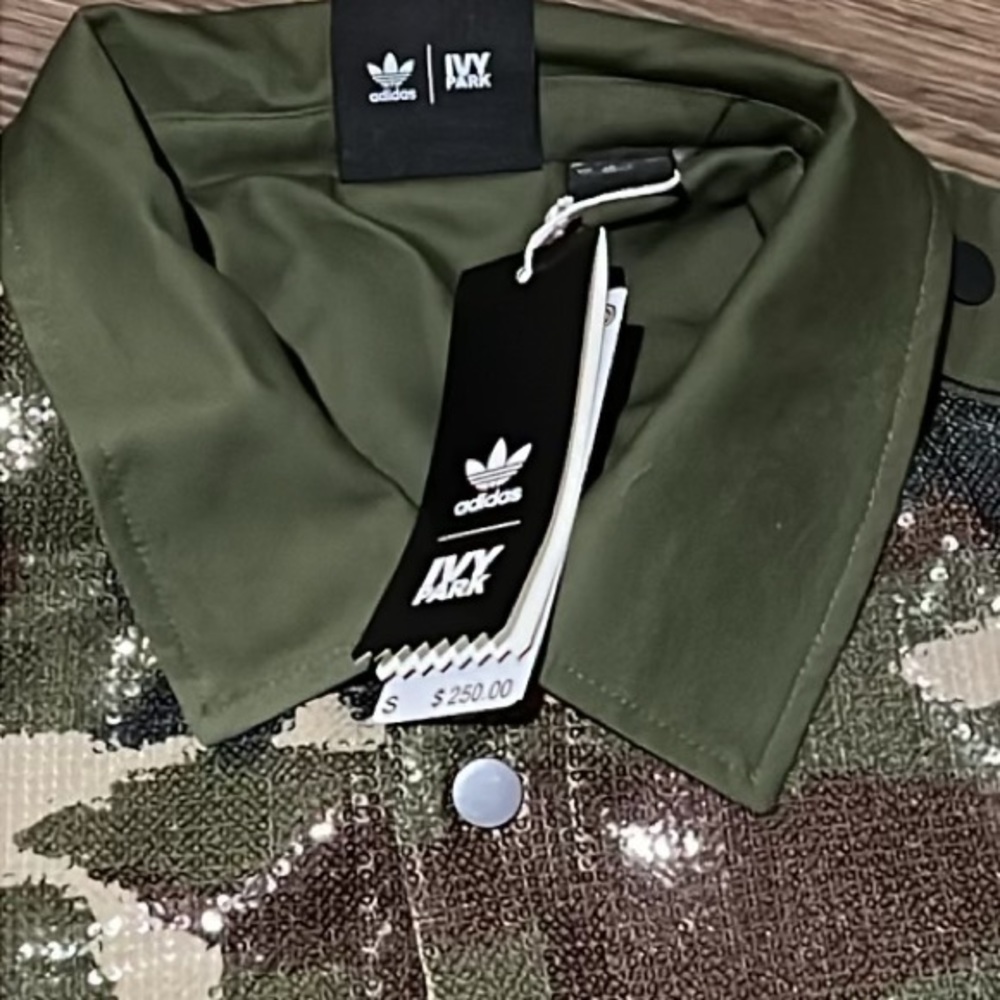 Ivy park jacket. New. Size small